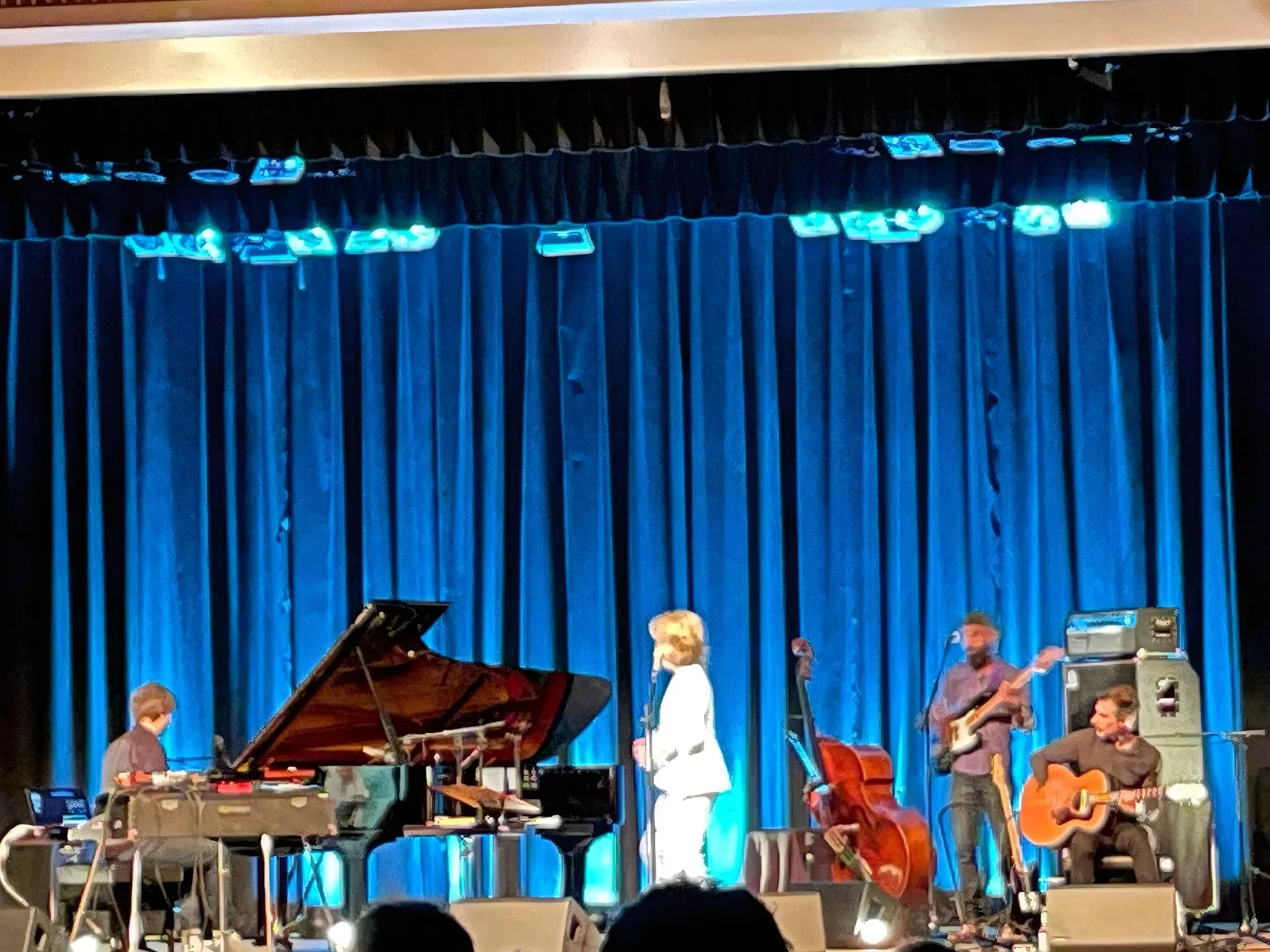 Bühne beim Landes Jazz Festival Schwäbisch Hall mit Beschallung und farbigem Licht